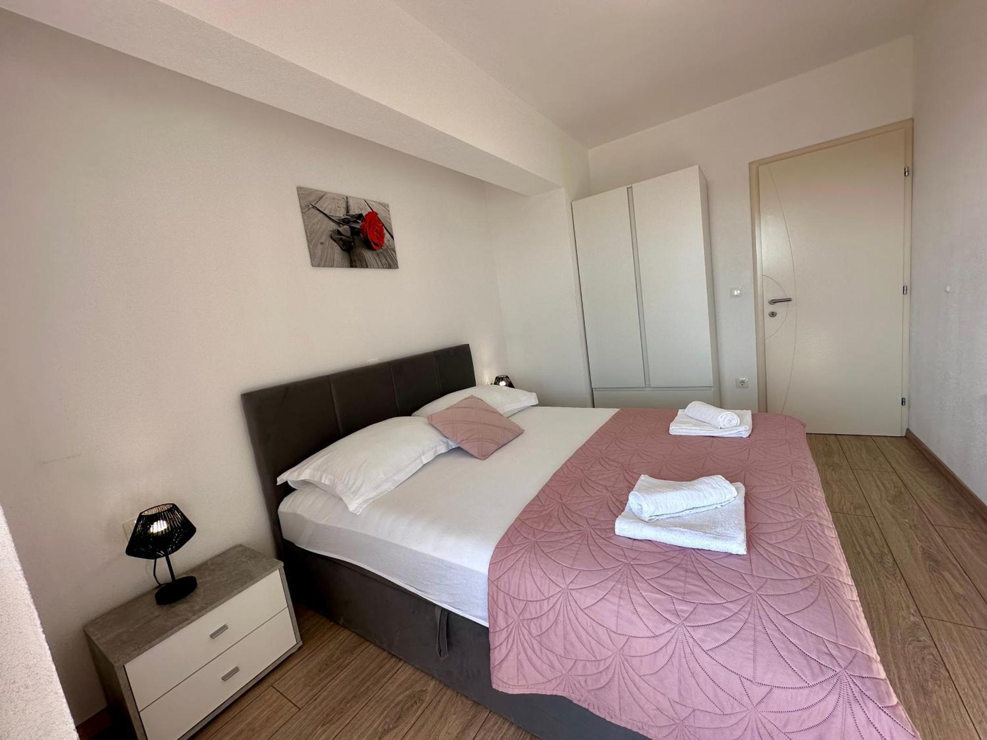 Apartmani Josipa Baška Voda Kültér fotó